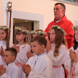 Proslava Duhova i Prve svete pričesti u župi Svetog Lovre u Vivodini